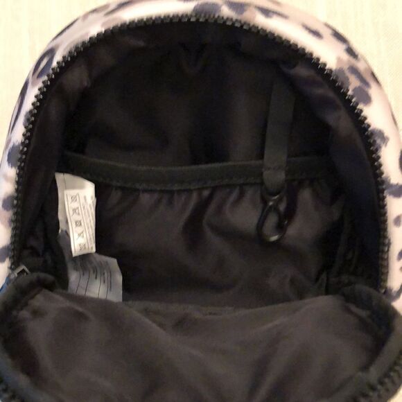 🎉🤩HOST PICK🤩🎉Reebok | Rose Mini Backpack | Leopard - Picture 2 of 6